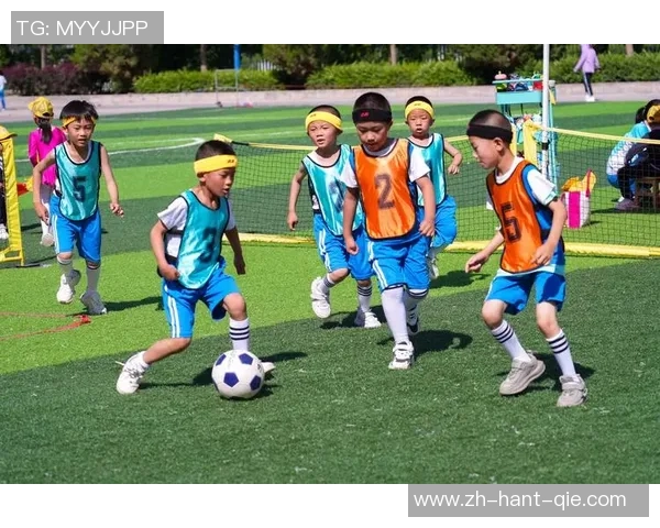 热爱运动的我每天都在追逐梦想的绿茵场上踢足球