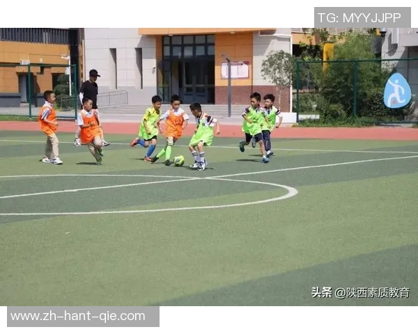 足球片段中的激情与梦想展现了运动员的坚持与团队的力量